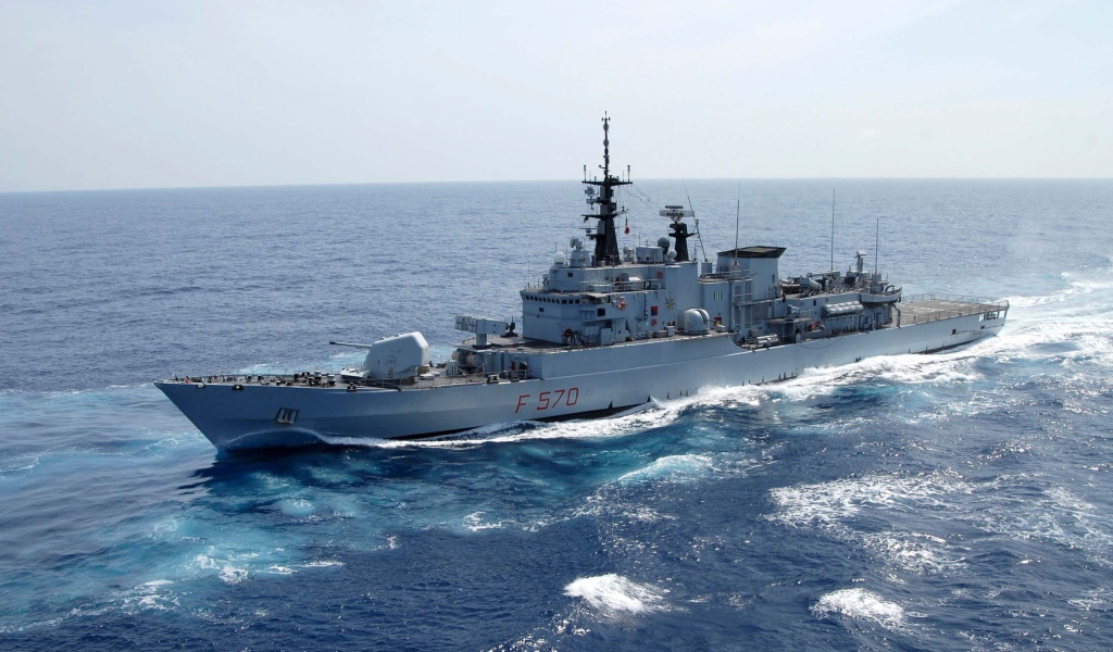 Боевой корабль в море