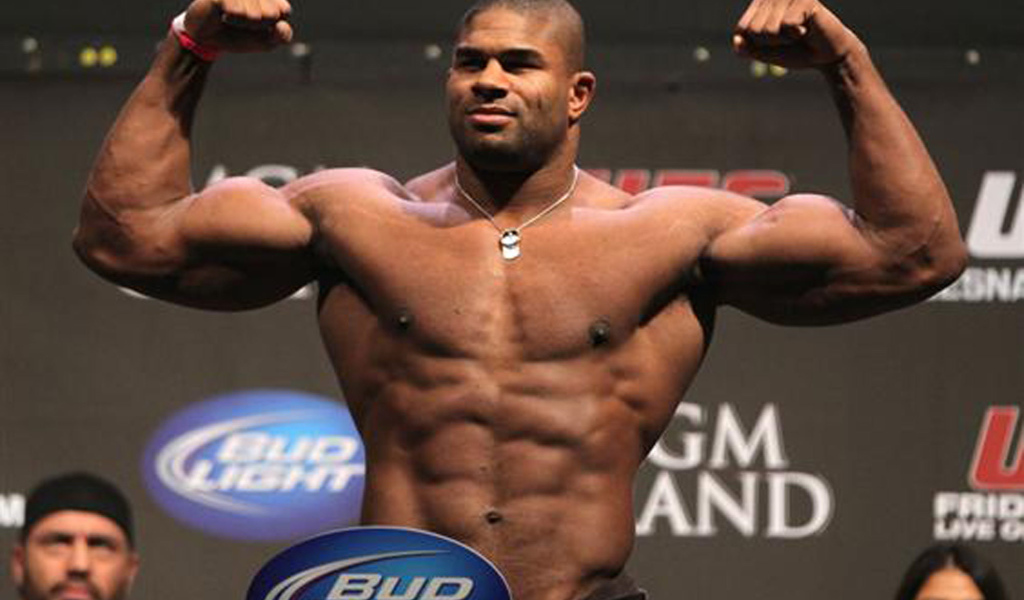 Известный боец Алистер Оверим