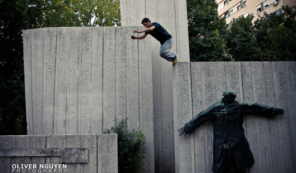 Паркур на памятнике