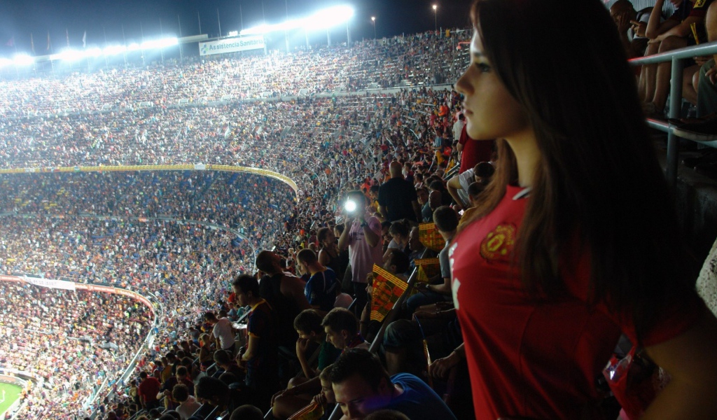 супер заполненный стадион