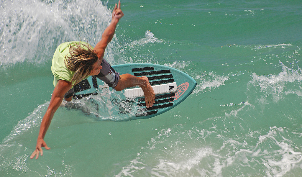 Катание по волнам на доске