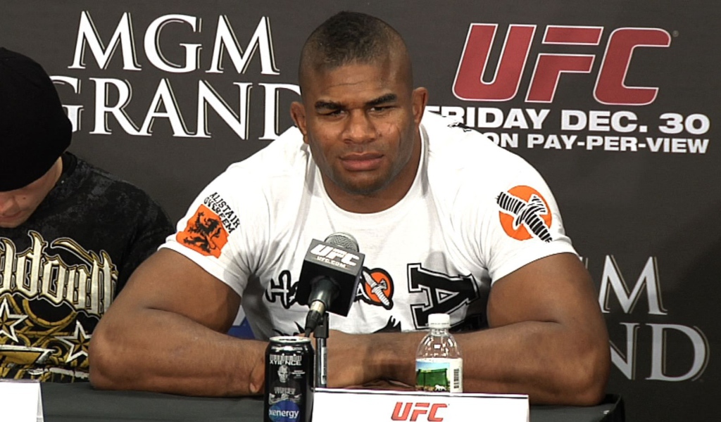 Истребитель UFC Алистер Оверим