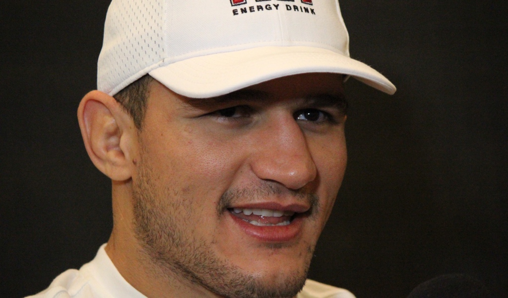 Известный UFC боец Джуниор Дос Сантос