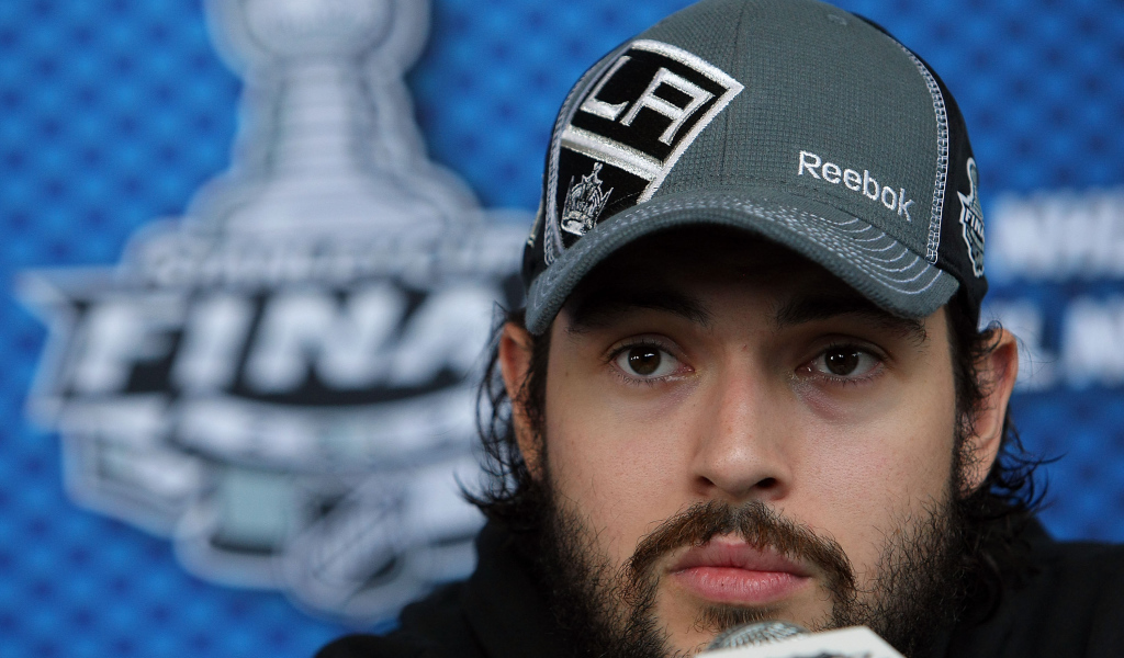 Лучший Хоккеист Дрю Даути крупным планом