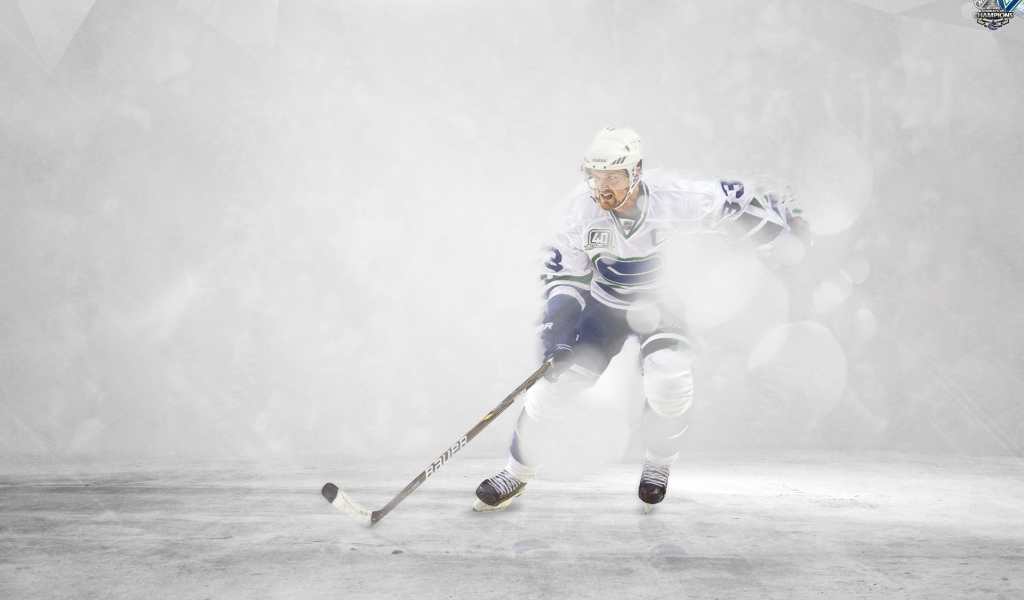 Хоккеист Хенрик Седин на льду