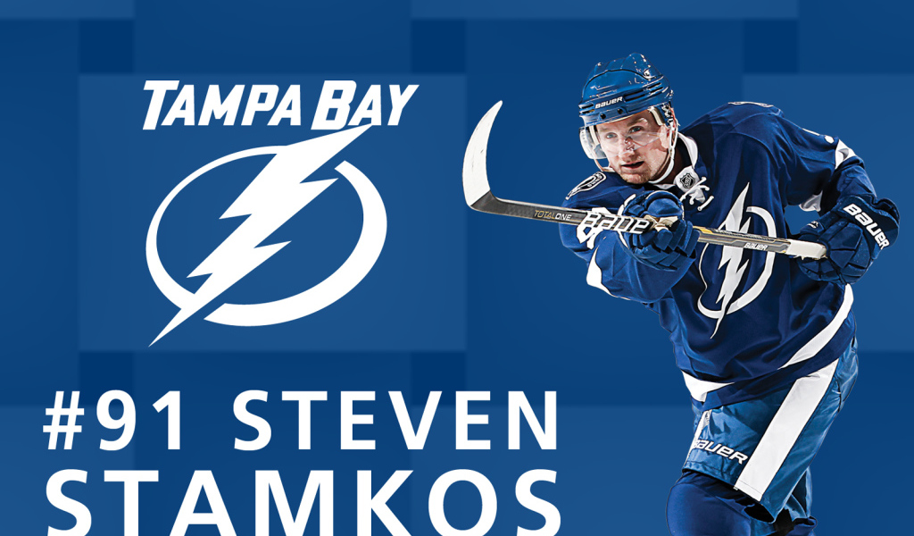 Стивен Стэмкос на синем фоне