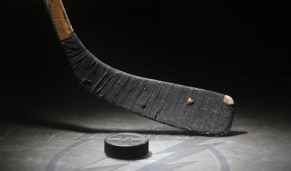 Клюшка и шайба