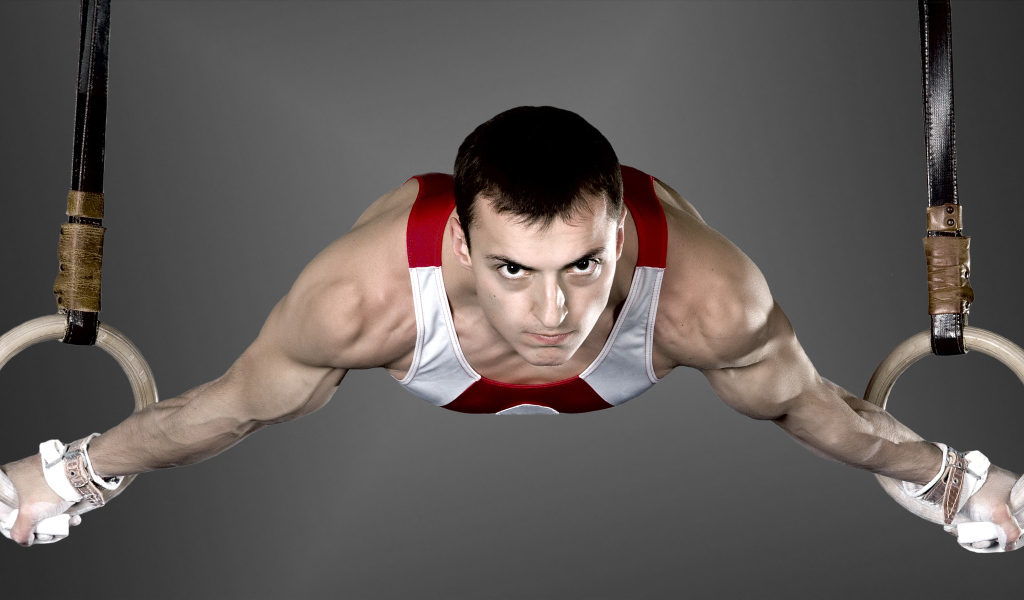 Гимнаст на кольцах