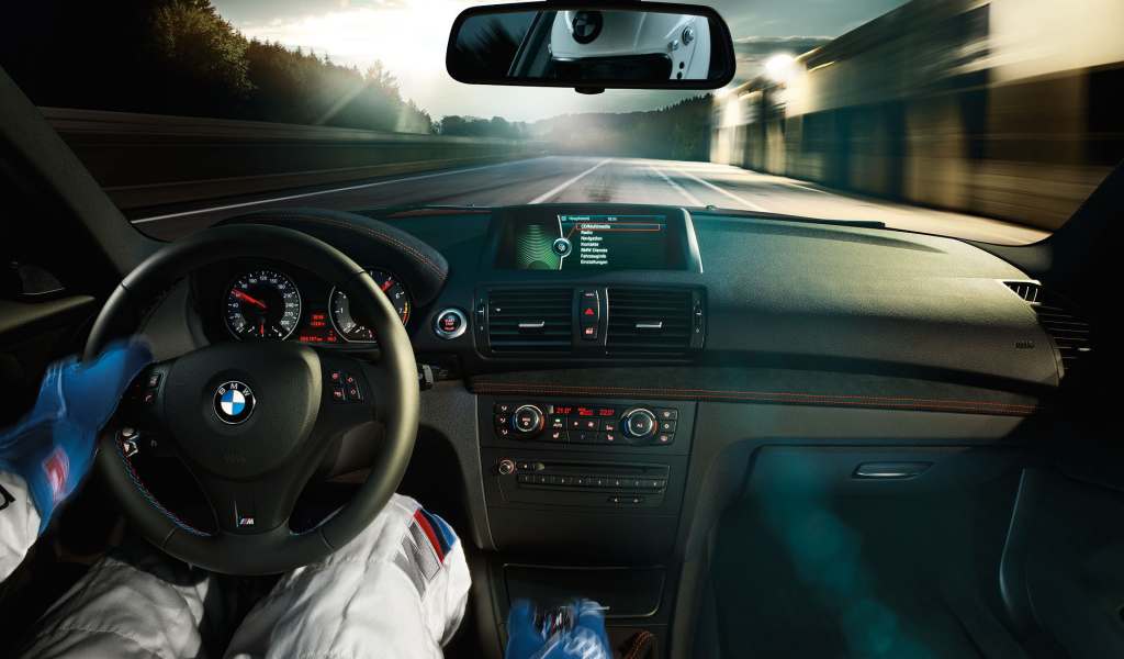 Салон гоночной машины