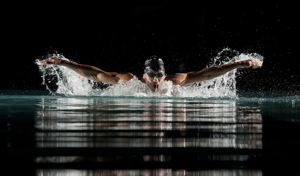 Плавание стилем баттерфляй