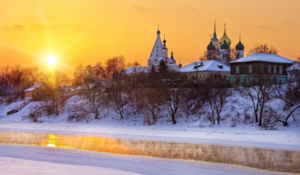 Снег в Москве церковь у реки