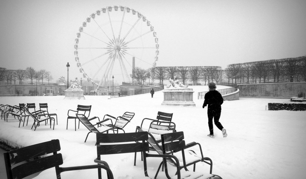 Снег в Париже чертово колесо