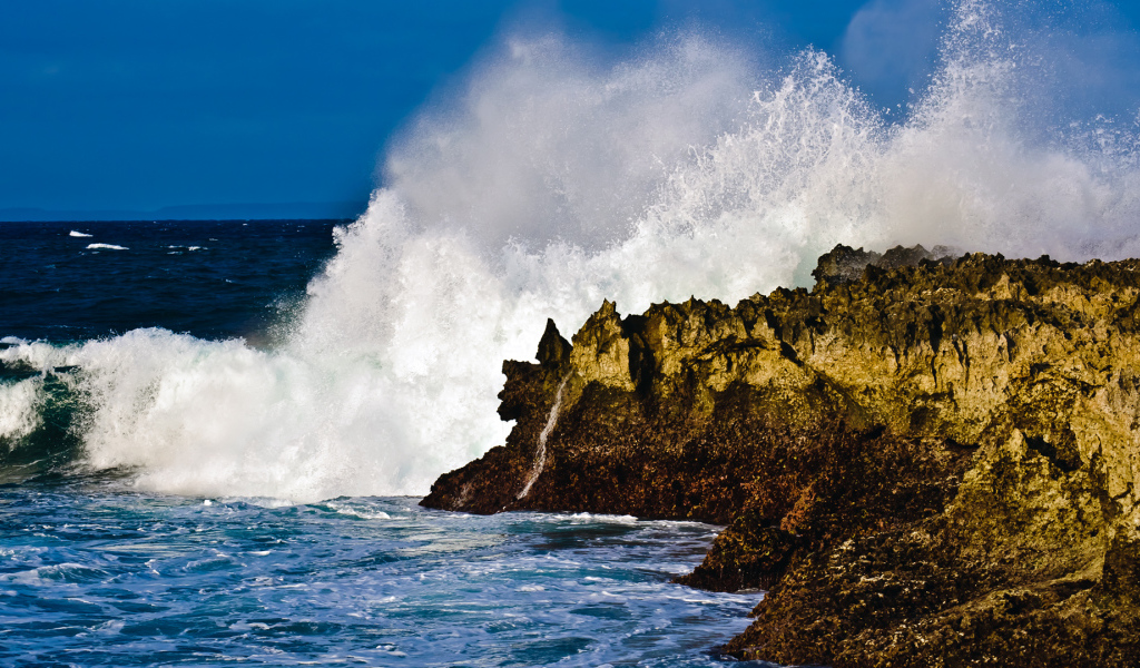 Скалистый берег Бали