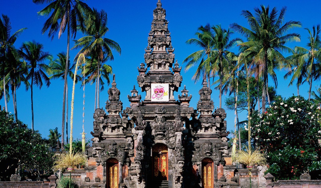 Храм на улице Бали