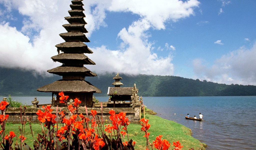Храм на побережье Бали