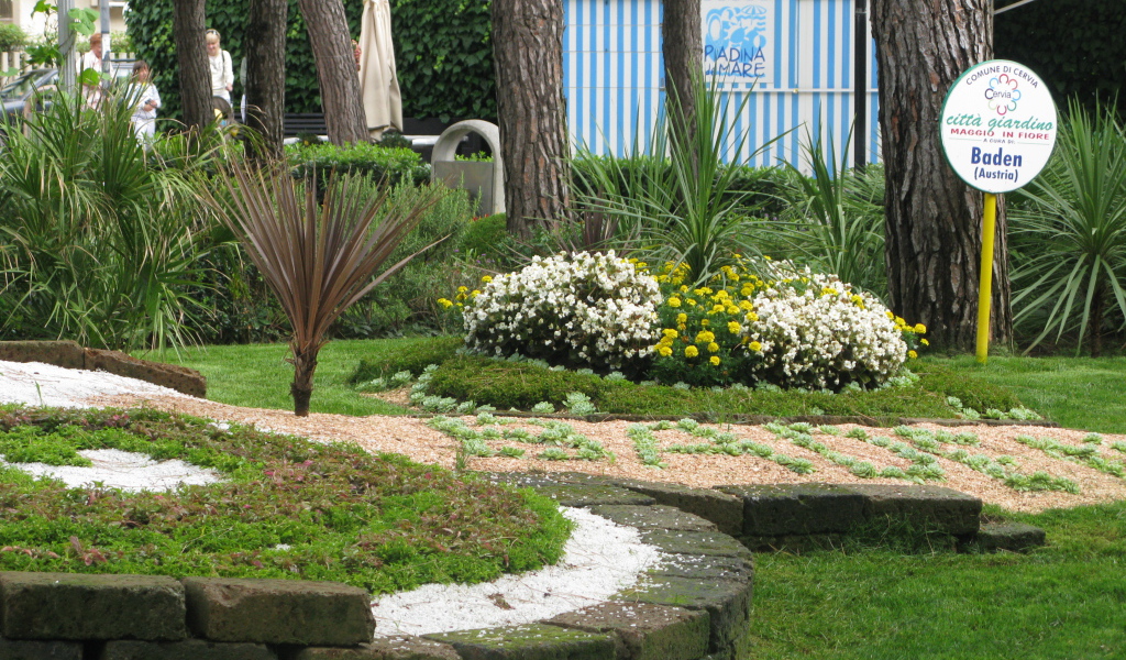 Клумба на курорте Баден, Австрия