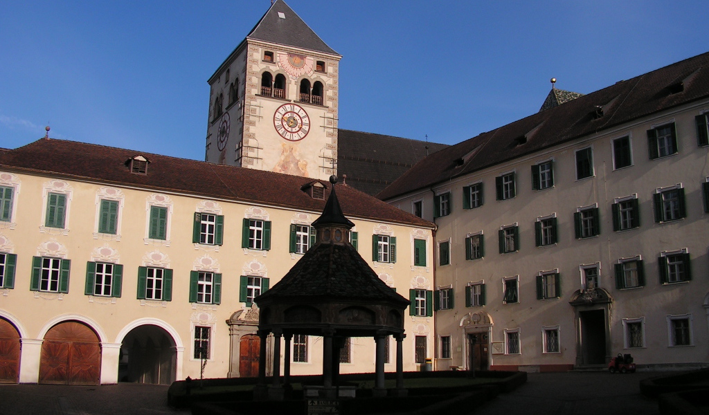 Площадь в городе Нойштифт, Австрия