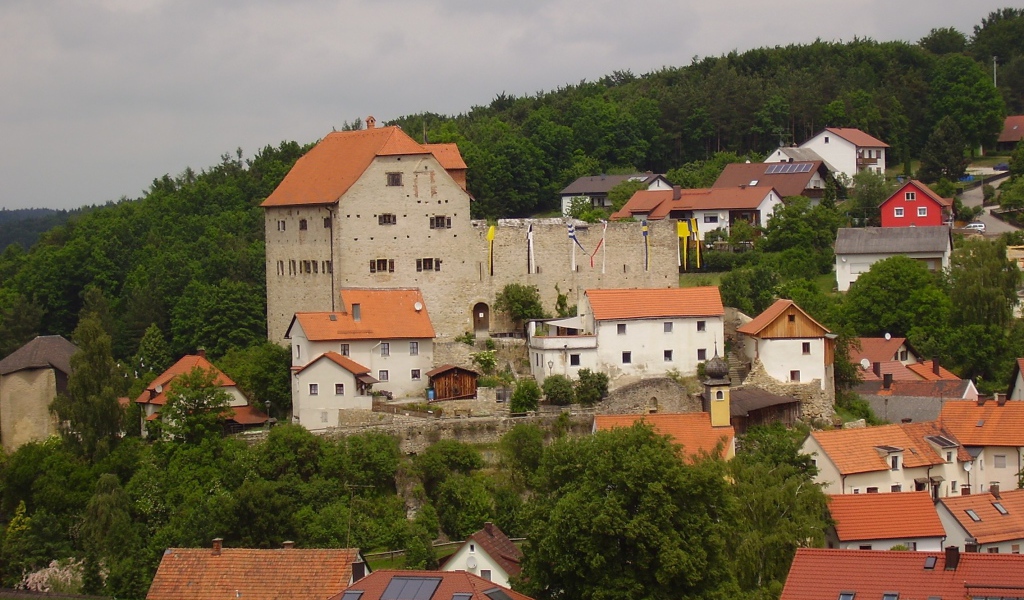 Замок в городе Лэнгенфельд, Австрия