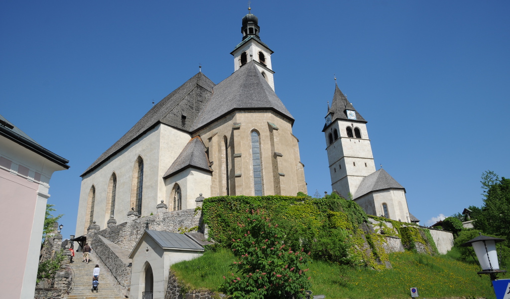 Церковь на курорте Китцбюэль, Австрия