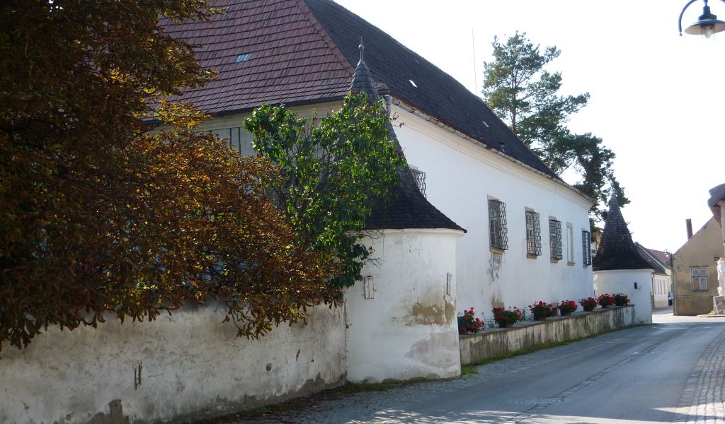 Городская улица в городе Лэнгенфельд, Австрия