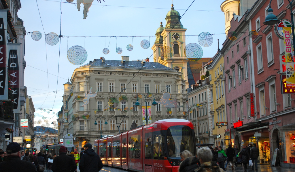 Городская улица в городе Линц, Австрия