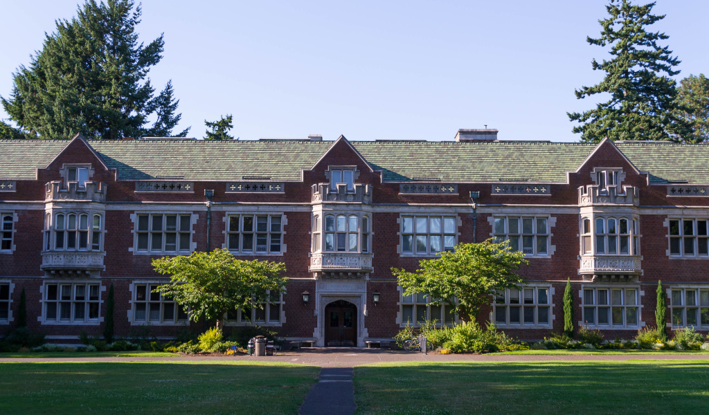 Эллиот Холл на курорте Бад Халль, Австрия