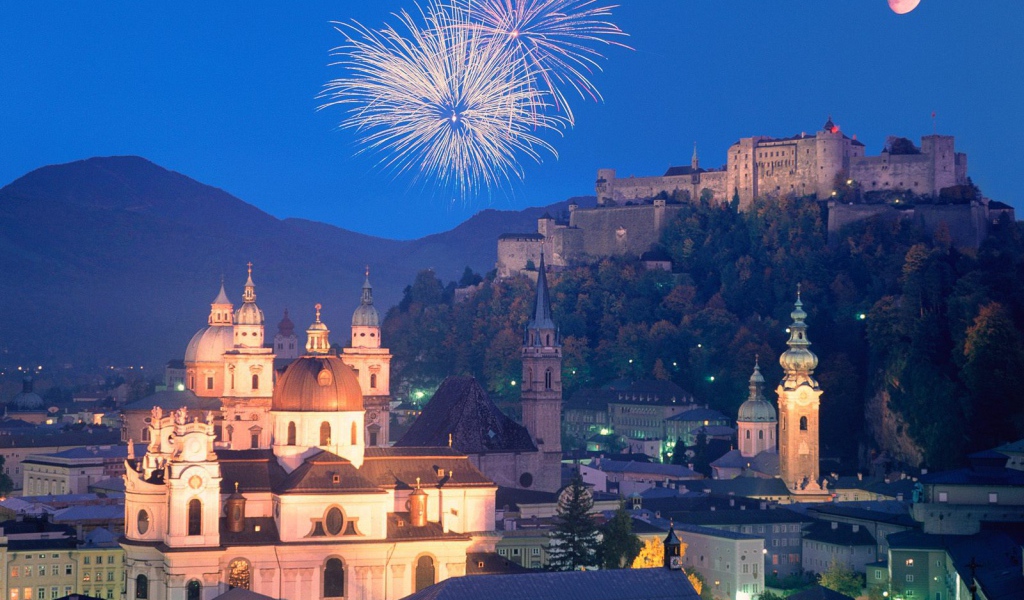 Фейерверк в городе  Зальцбург, Австрия