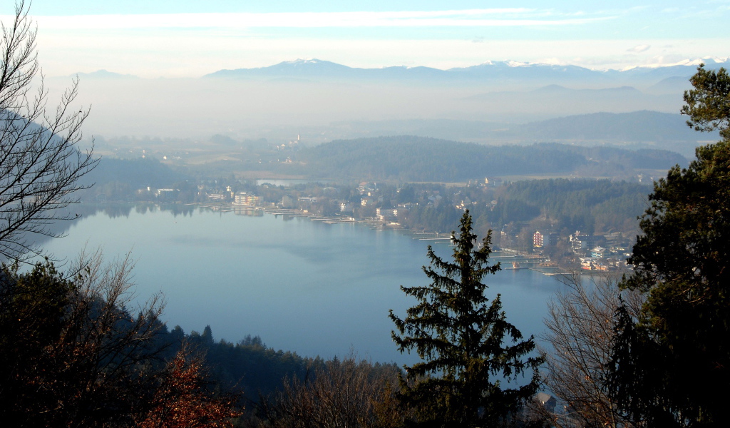 Туман над озером Клопайнер Зее, Австрия