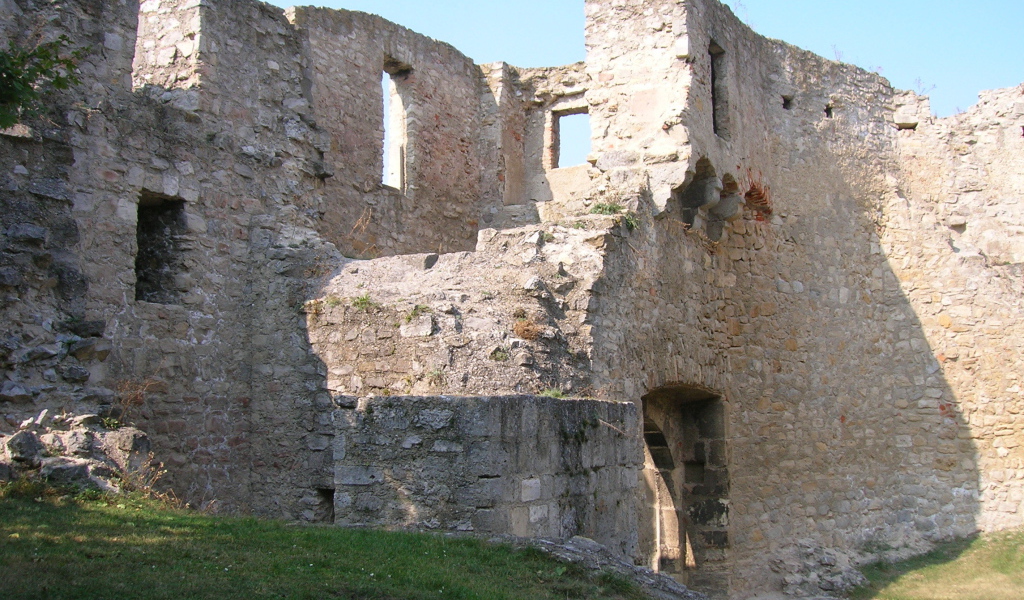Крепостная стена в городе Гайнберг, Австрия