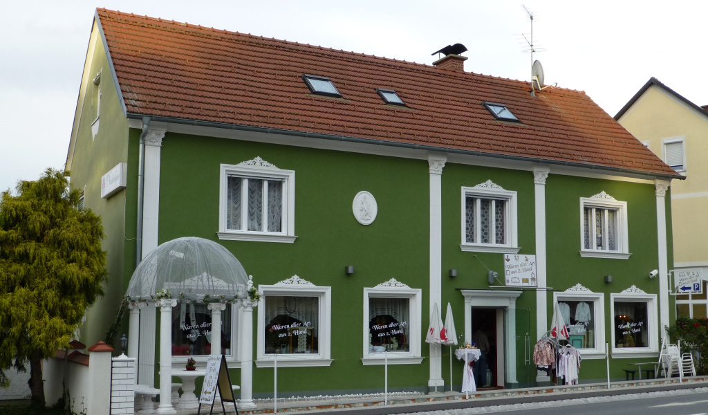 Зеленый дом на курорте Бад Лойперсдорф, Австрия