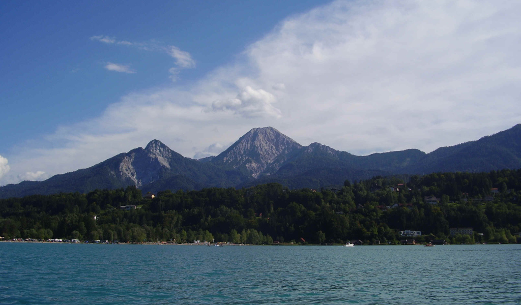 Lake on a background of mountains in the resort Faakersee, Austria