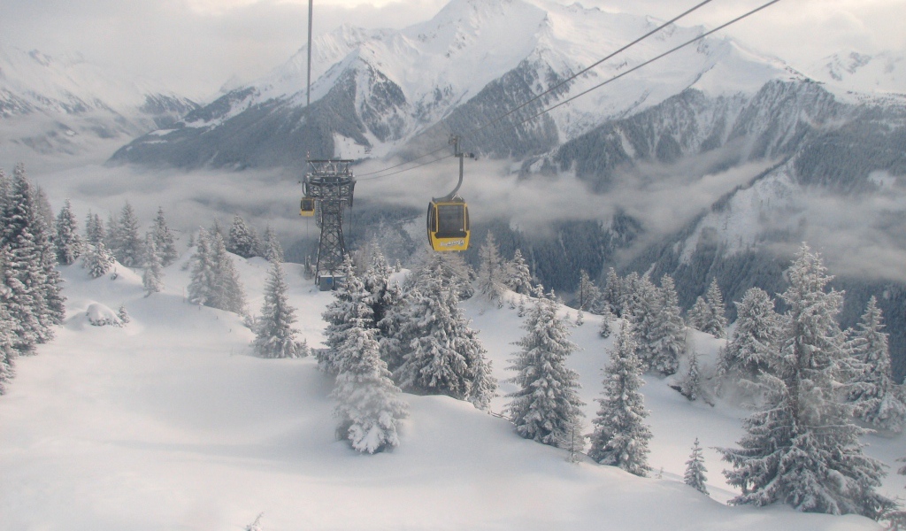 Подъемник на горнолыжном курорте Майрхофен, Австрия