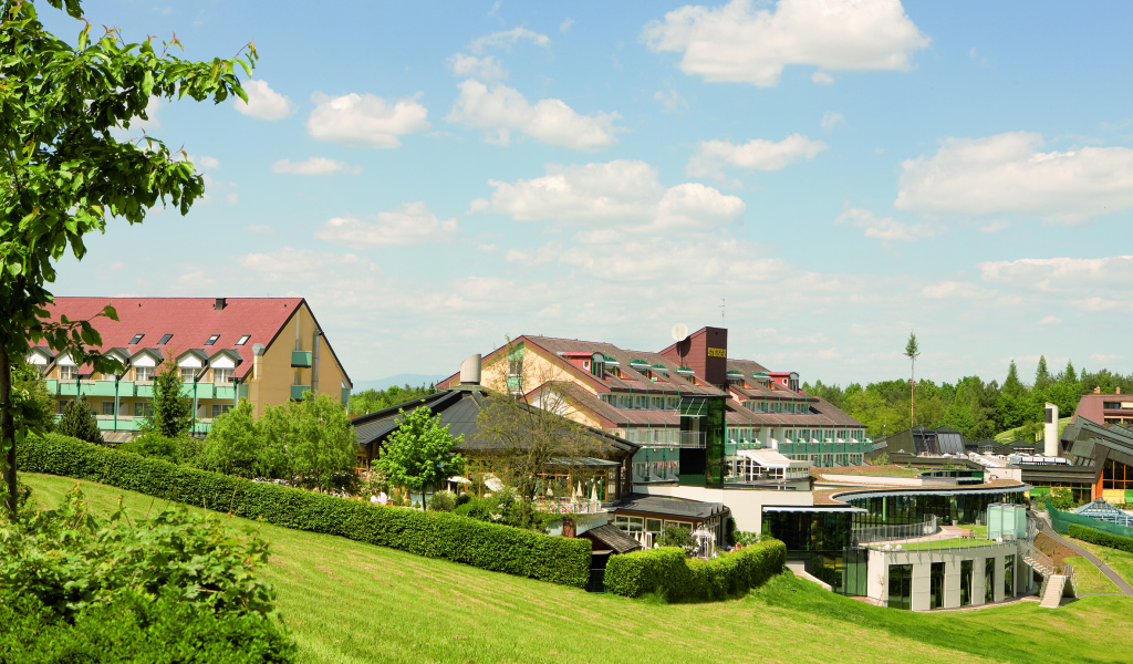 Роскошный отель на курорте Бад Лойперсдорф, Австрия