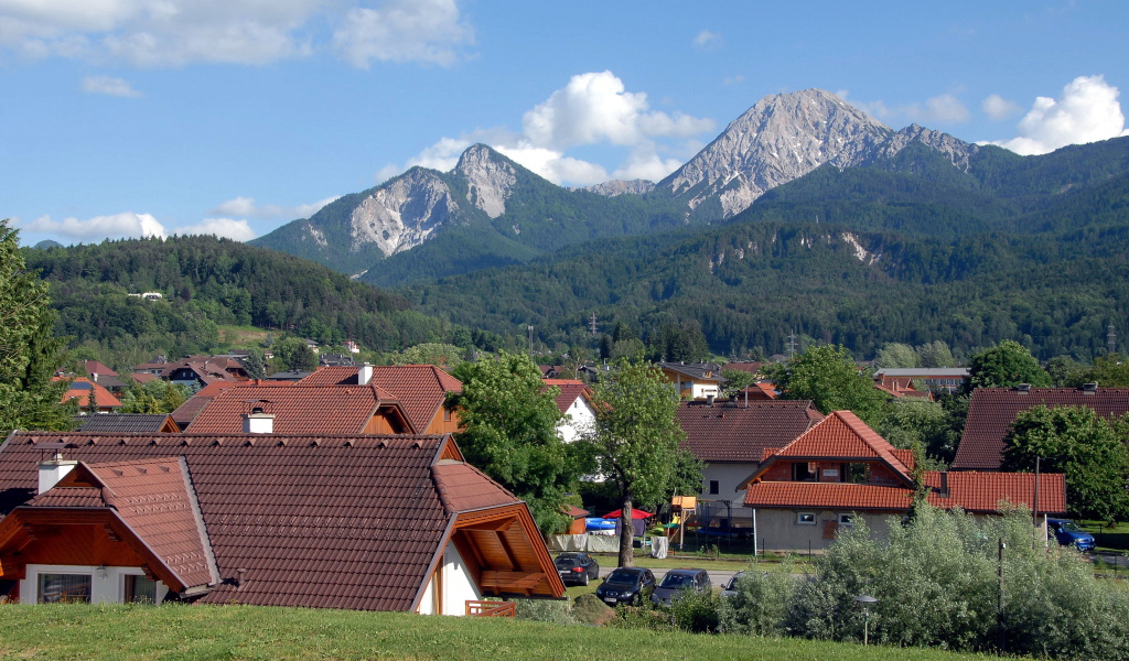 Панорама города на курорте Фаакер-Зее, Австрия