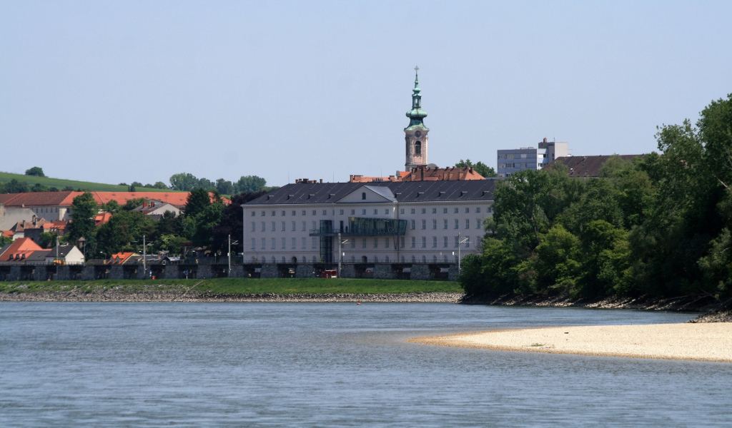 Побережье реки в городе Гайнберг, Австрия
