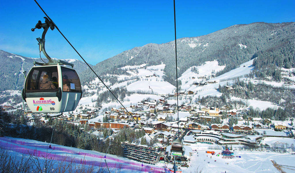 Подъемник зимой на горнолыжном курорте Бад Кляйнкирххайм, Австрия