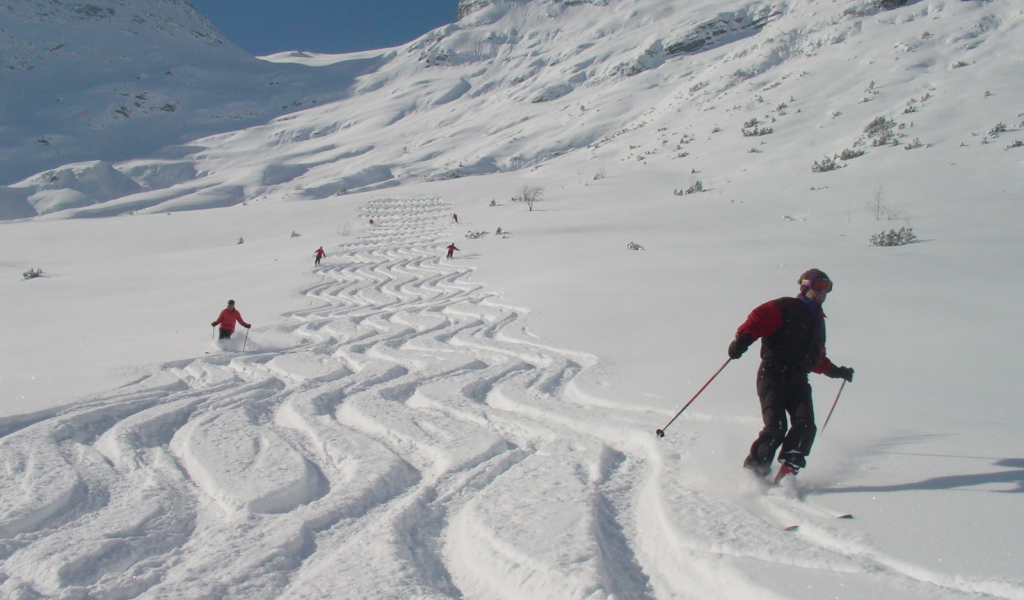 Катание на лыжах на горнолыжном курорте Лех, Австрия