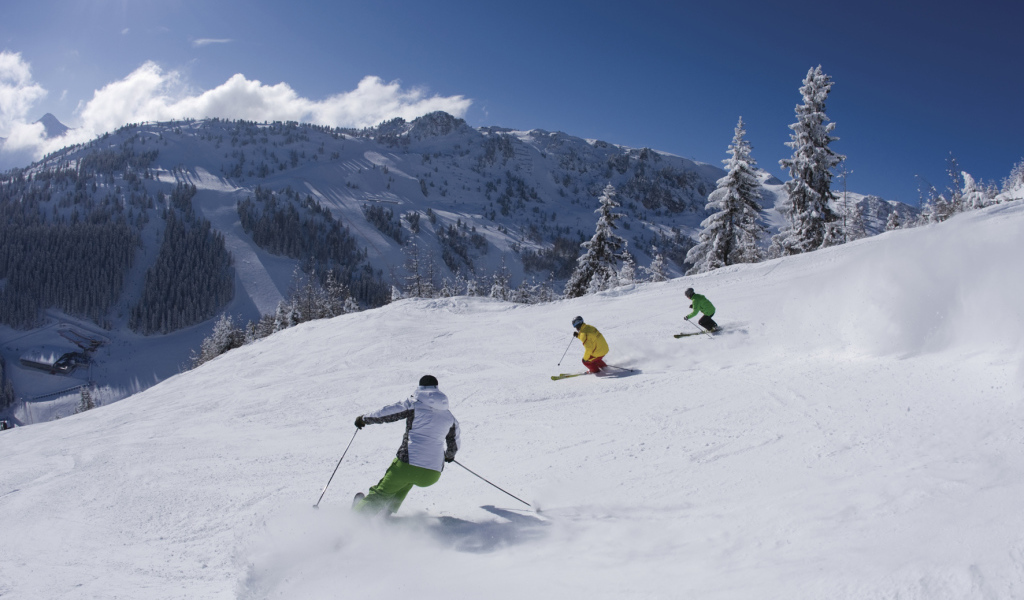 Катание на лыжах на горнолыжном курорте Майрхофен, Австрия