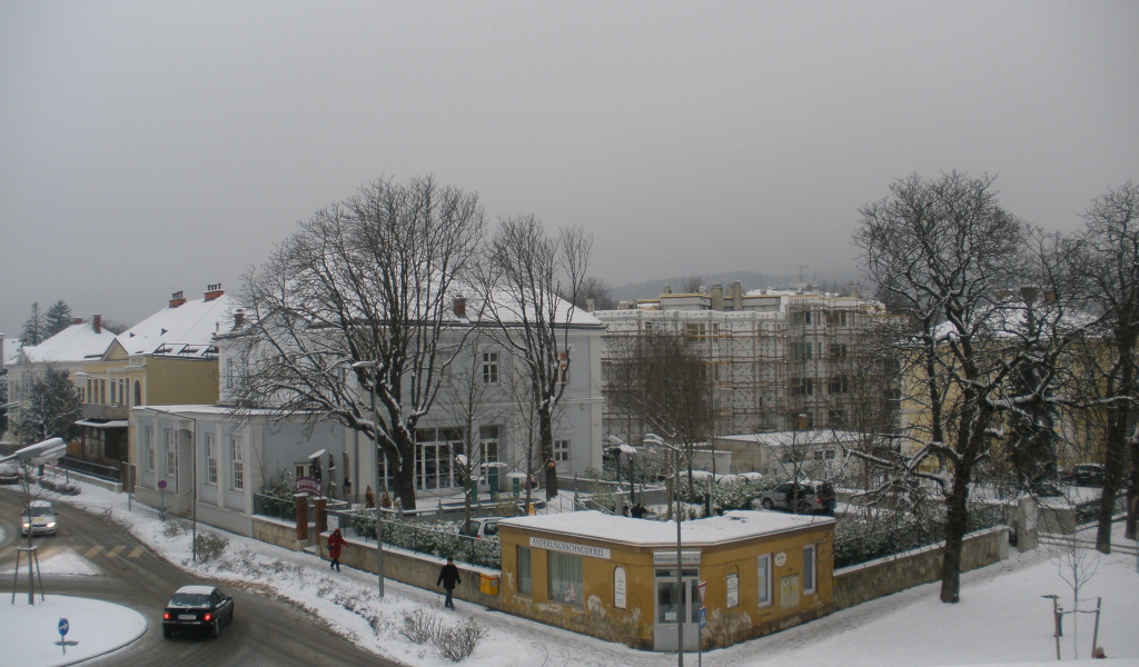 Заснеженная улица на курорте Баден, Австрия