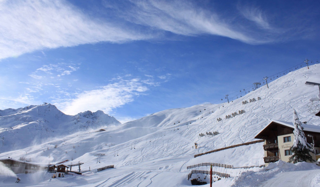 Крутой склон на горнолыжном курорте Зёльден, Австрия