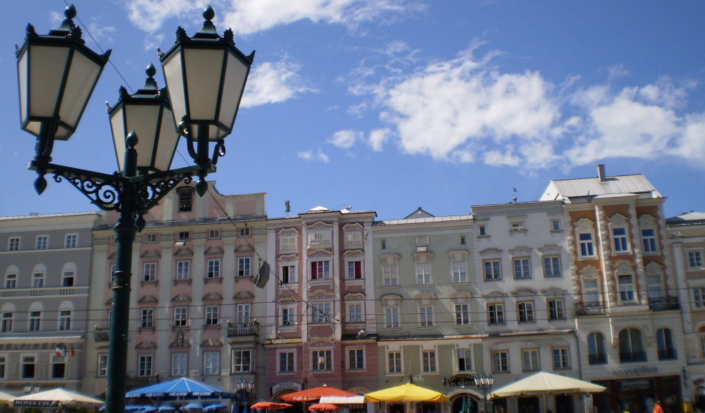 Уличный фонарь в городе Линц, Австрия