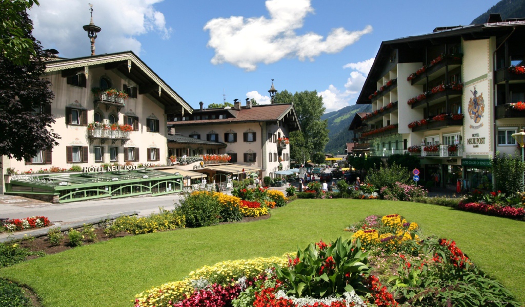 Летние цветы на горнолыжном курорте Майрхофен, Австрия