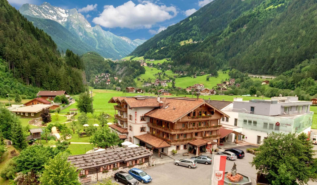 Летний пейзаж на горнолыжном курорте Майрхофен, Австрия