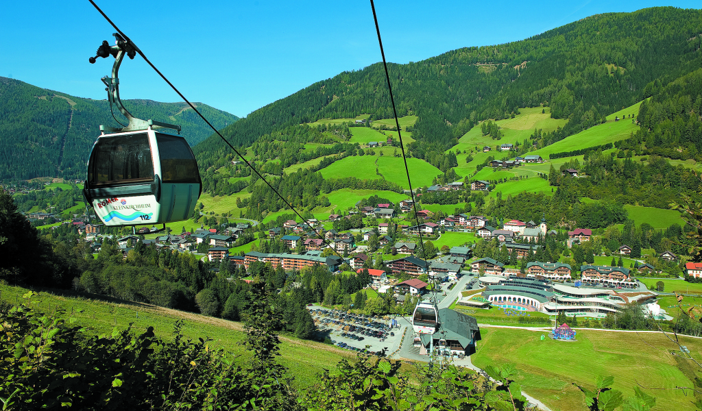 Подъемник летом на горнолыжном курорте Бад Кляйнкирххайм, Австрия