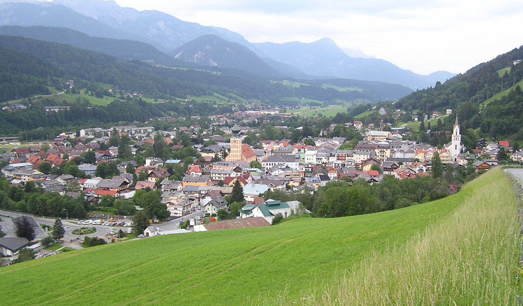 Летний вид на горнолыжном курорте Шладминг, Австрия