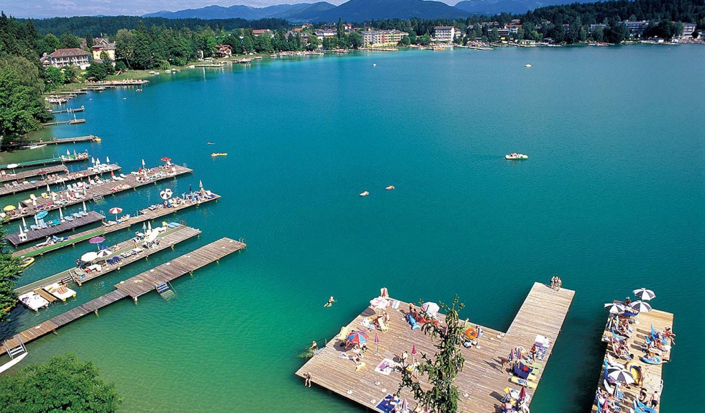 Бирюзовые воды озера Клопайнер Зее, Австрия