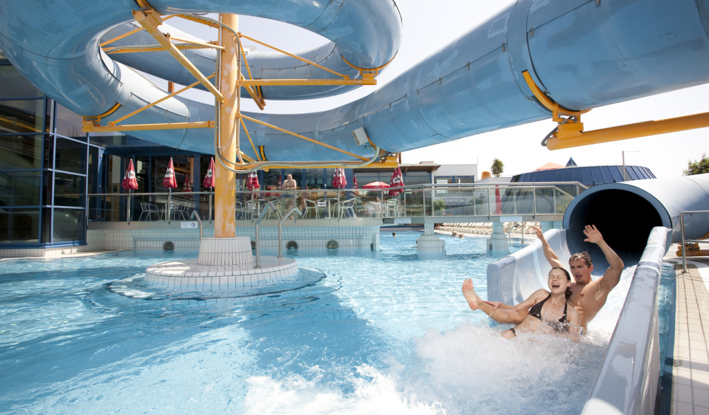 Отдых в аквапарке на курорте Бад Лойперсдорф, Австрия