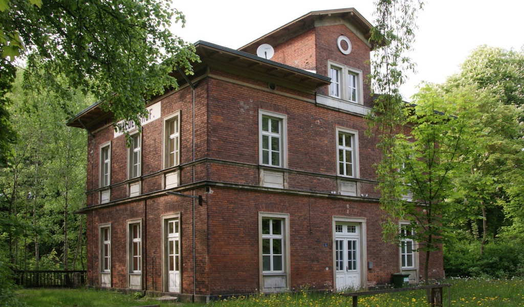 Дом среди деревьев в городе Лэнгенфельд, Австрия