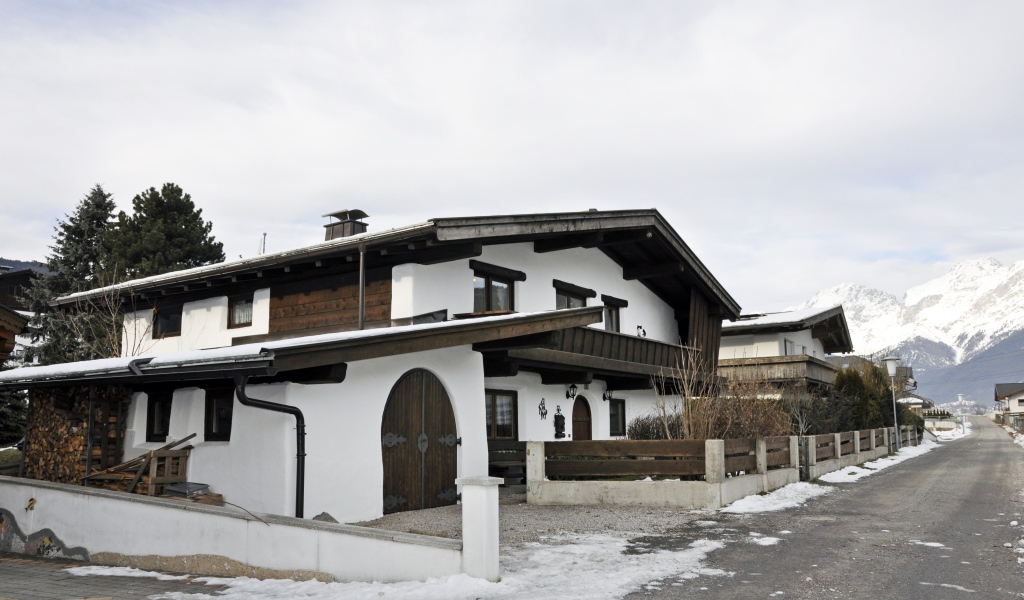 Городские здания на курорте Тельфс-Бюхен, Австрия