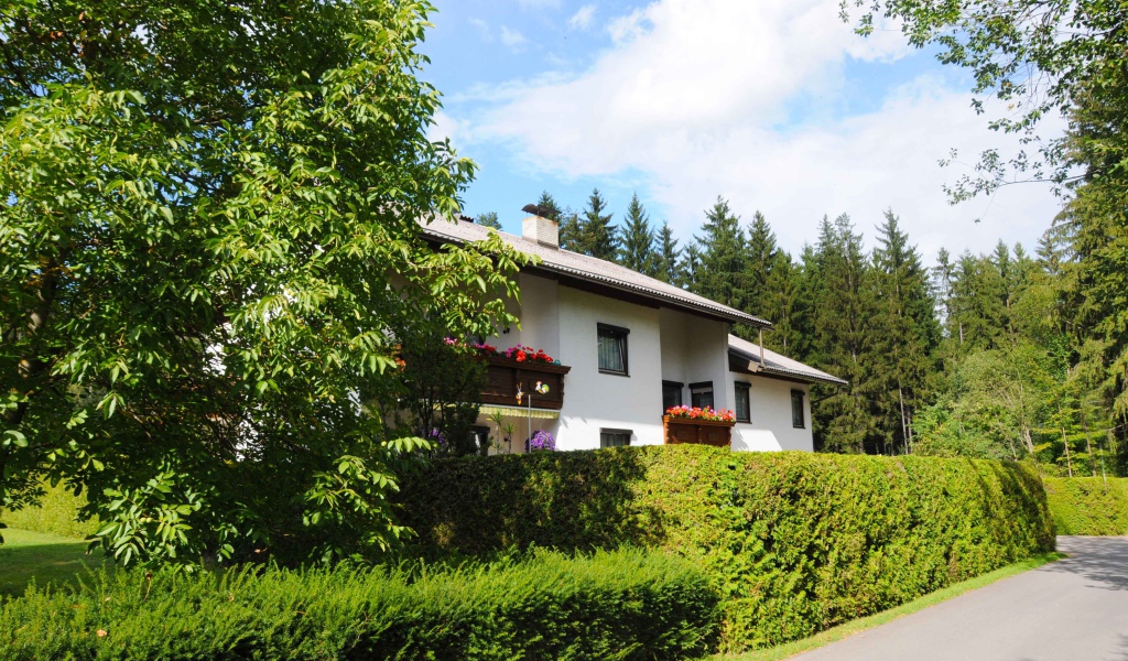 Вилла у озера Клопайнер Зее, Австрия